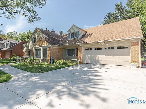 3rd image of 2823 Pemberton Dr