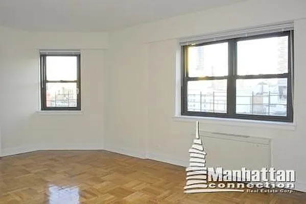 Rented by Manhattan Connection | media 19