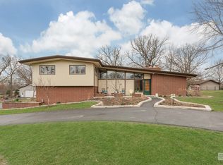 16 Oak Hill Dr, Oswego, IL 60543