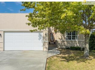 809 NE Sonora Valley Cir, Blue Springs, MO 64014