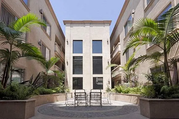 The Plaza on California — Photo 3