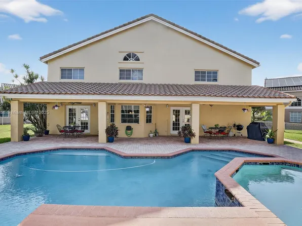 955 NW 197th Ter, Pembroke Pines, FL 33029
