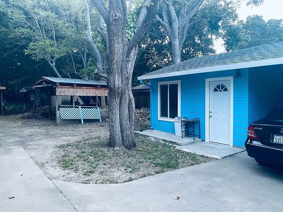 203 Willow Rd #2