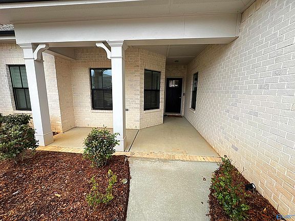 5th image of 135 Rugby Dr