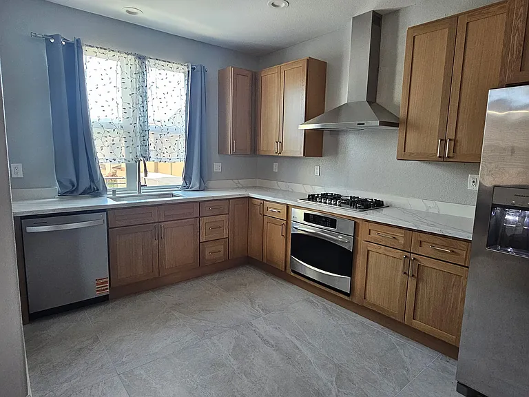 421 Constantine Ct — Photo 12