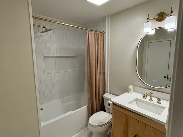 6183 Stonepath Cir, Centreville, VA 20120