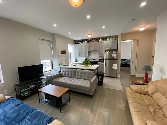 Rented by Mdays Realty | media 28