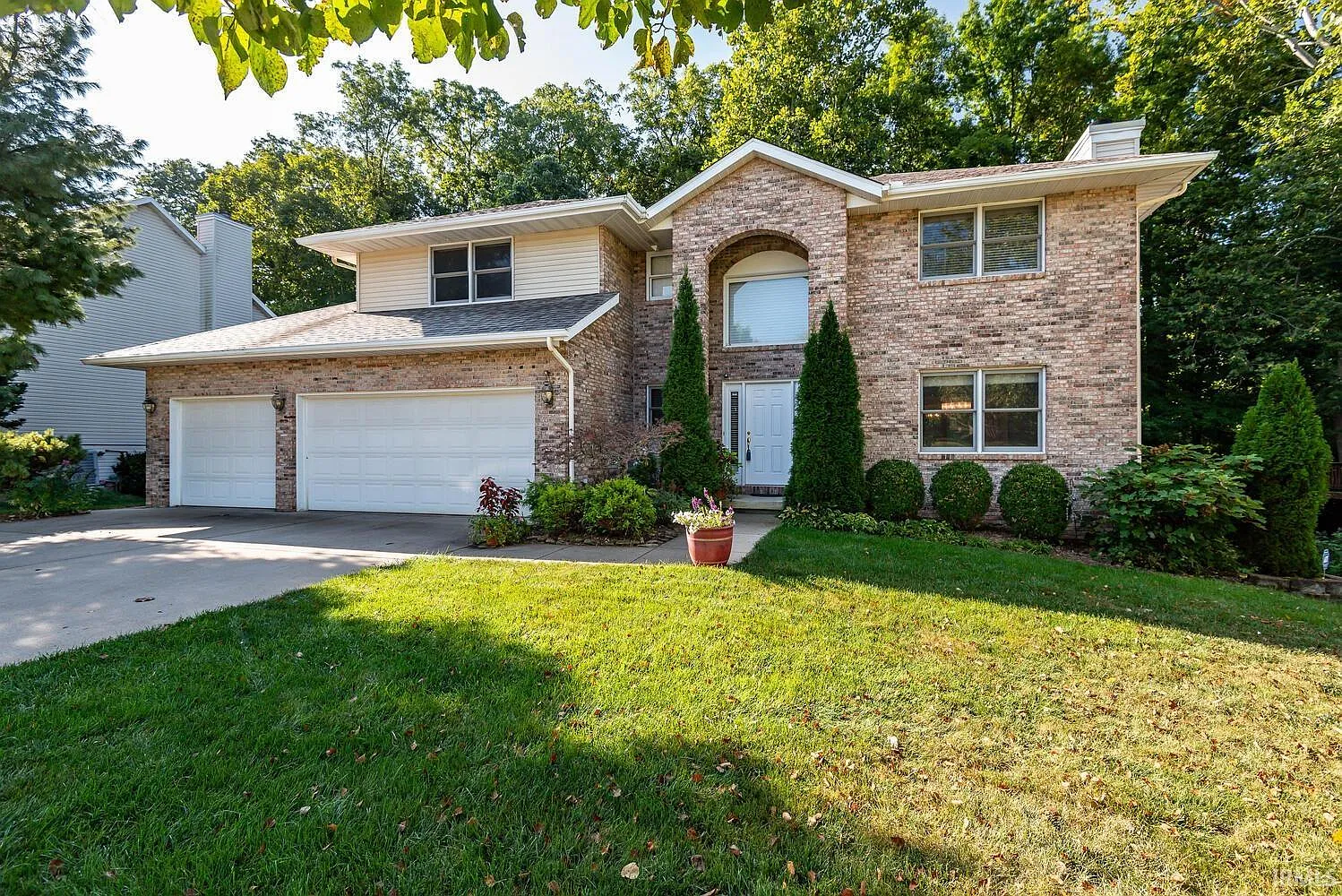 2108 E Ashwood Ln photo 1