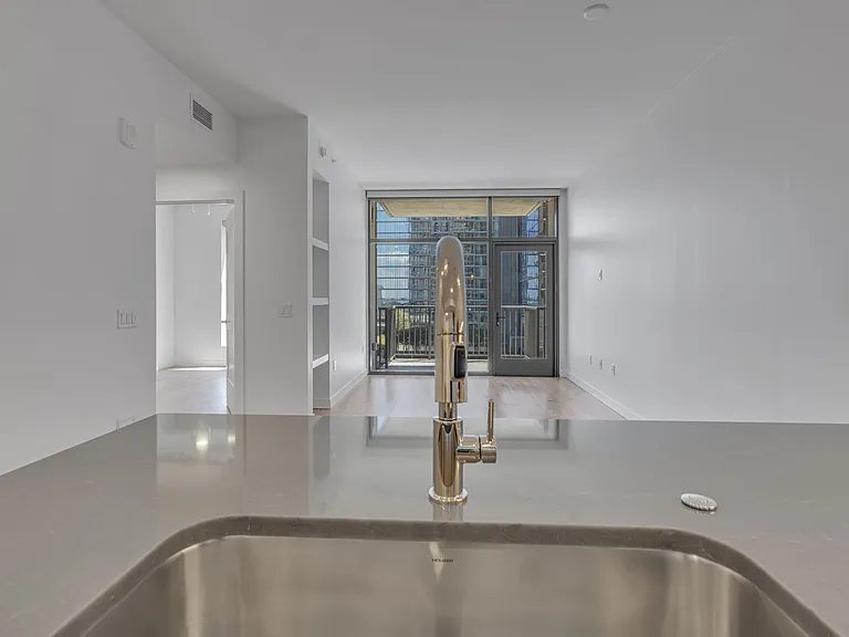 1212 Demonbreun St #810 — Photo 10