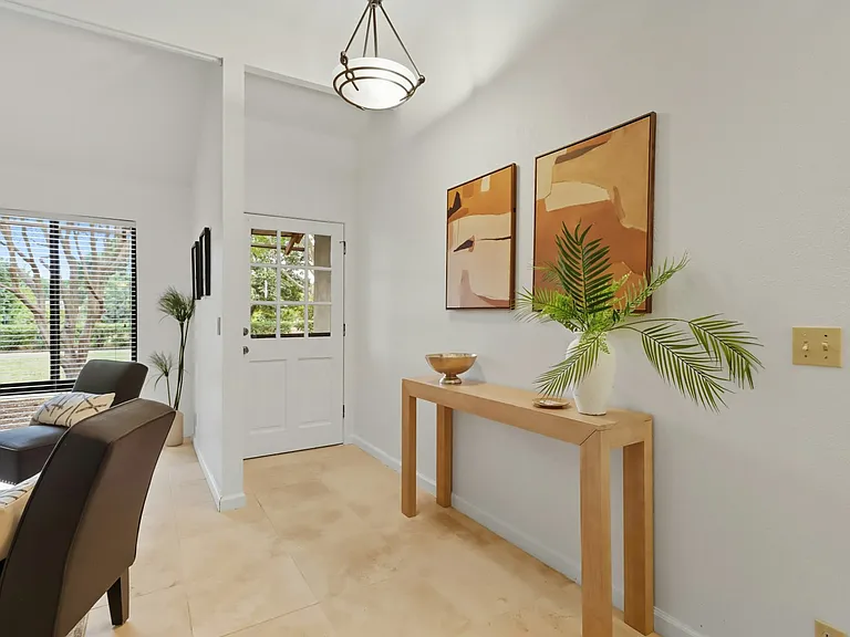 2526 Overhill Ln — Photo 5
