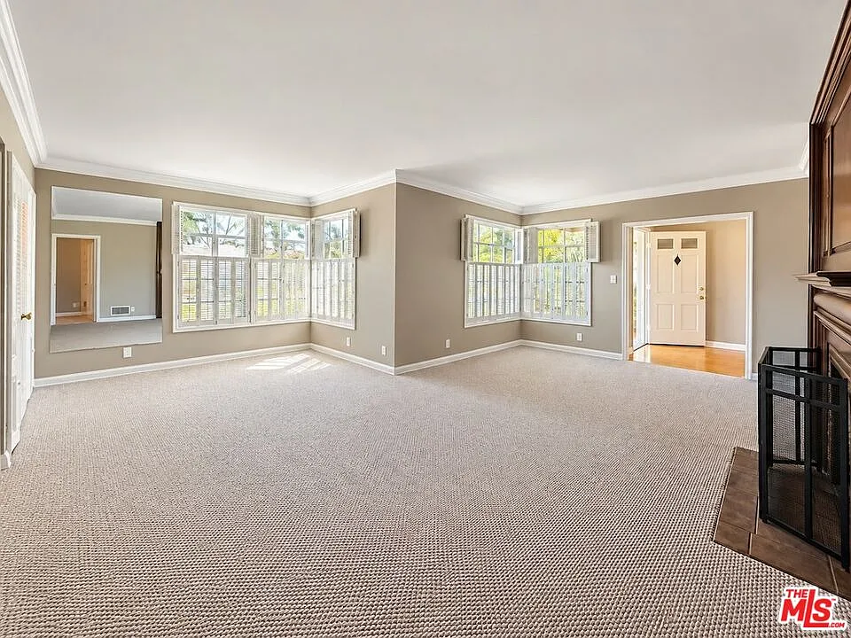 3 bed, 2.0 bath, 2000 sqft, $5,400 — Photo 3