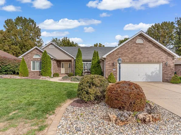 1107 E Woodfield Dr, Alton, IL 62002