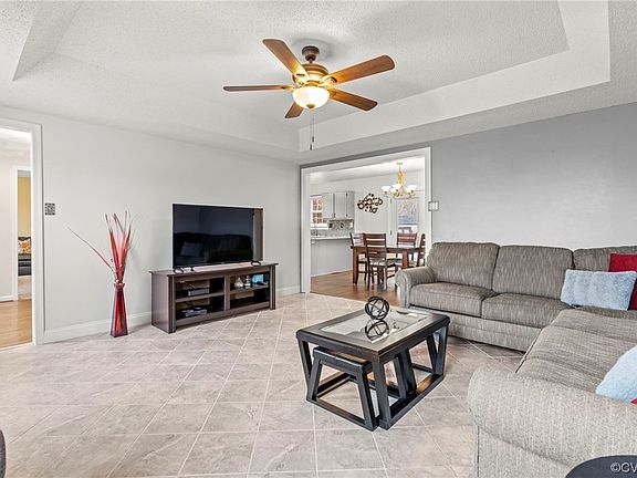 3rd image of 4112 Twisted Oak Dr