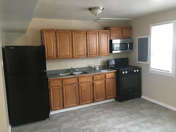 3rd image of 33108 Alberta St