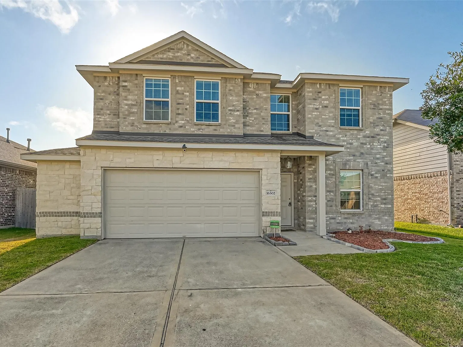 4 bed, 2.5 bath, 2641 sqft, $2,850 — Photo 3