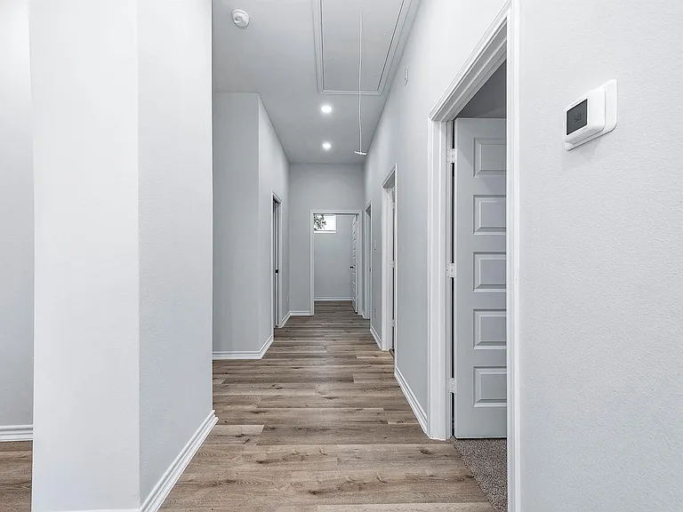 2716 Spence St — Photo 18