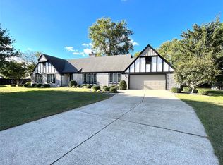 597 Camelot Dr, Seymour, IN 47274