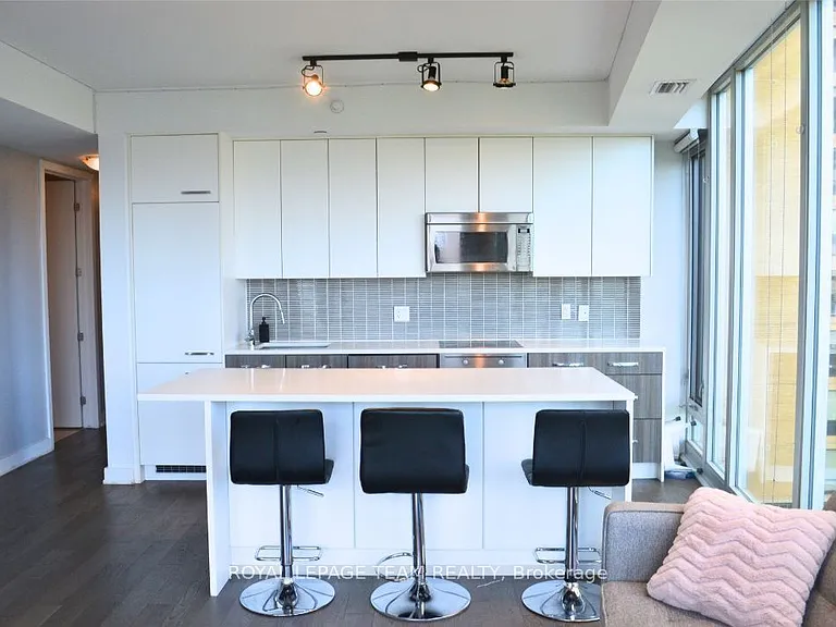 111 Champagne Ave S #607 — Photo 5