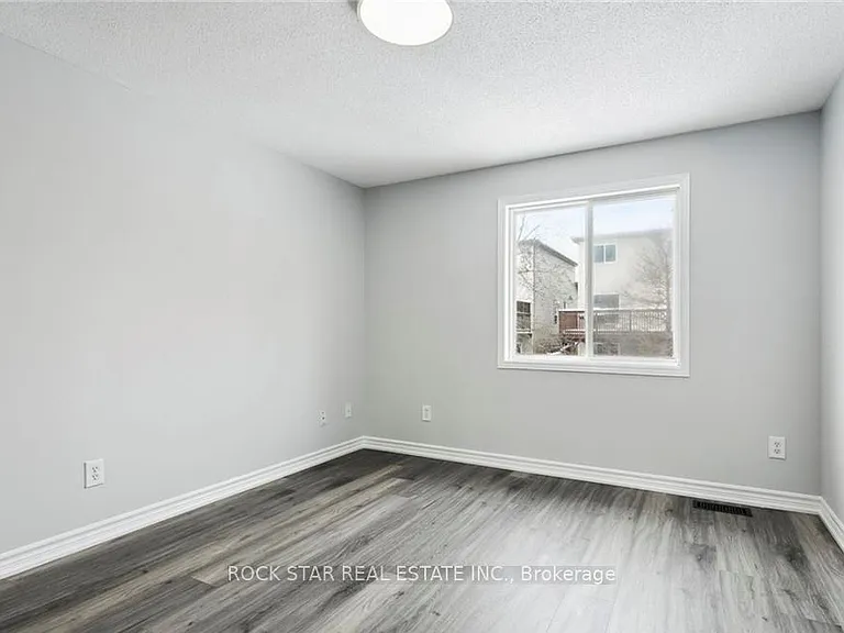 159 Henhoeffer Cres — Photo 18