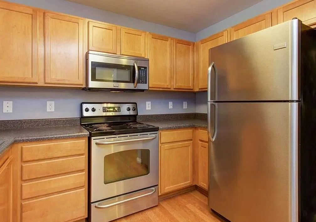 7108 W Friendly Ave — Photo 3
