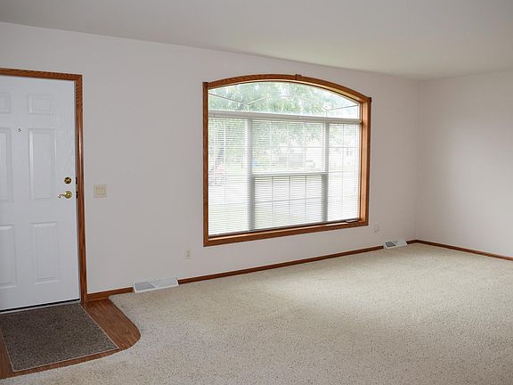 3rd image of 1966 Rosewood Dr