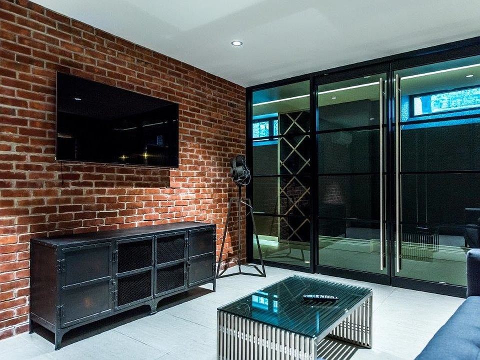 1st image of 185 Leonard St #4BAAXX