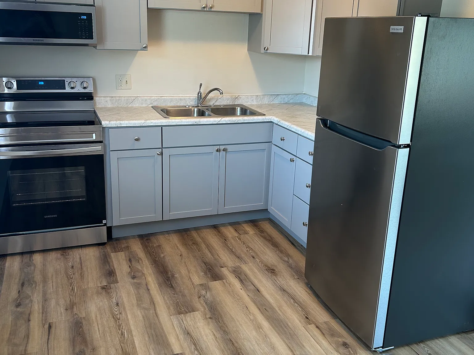 105 E 35th Street — Photo 2