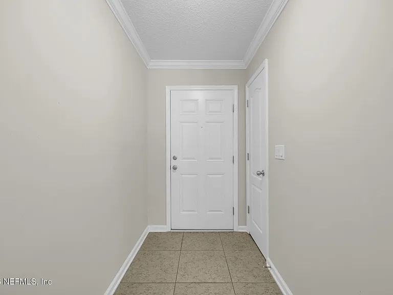 452 Walnut Dr — Photo 4