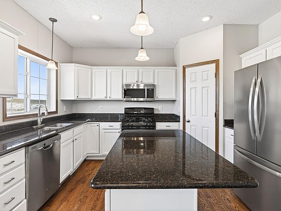 4th image of 921 Hope Ave