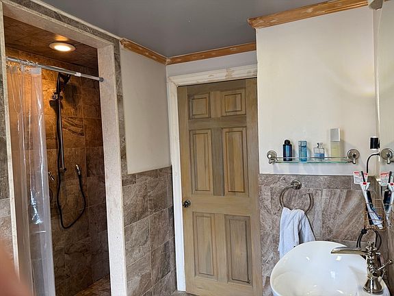 5th image of 21 Spaulding St