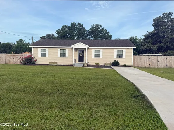 48 Riegel Drive, Hubert, NC 28539