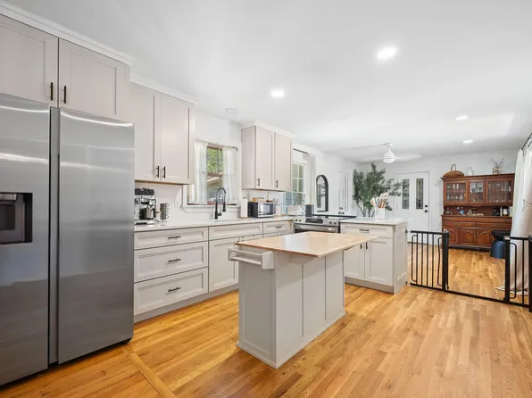 5325 Helene Dr, North Charleston, SC 29418