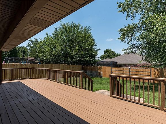 Huge back yard and deck.