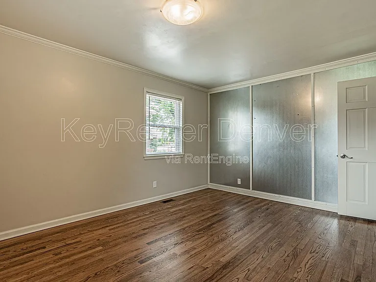 1070 S Elmira St — Photo 14