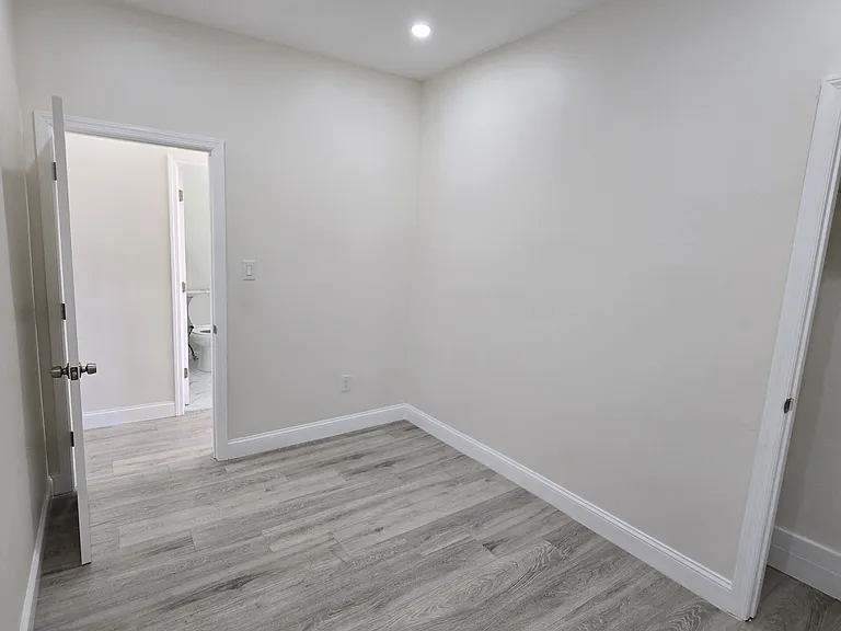 612 Richmond Rd #2 — Photo 17