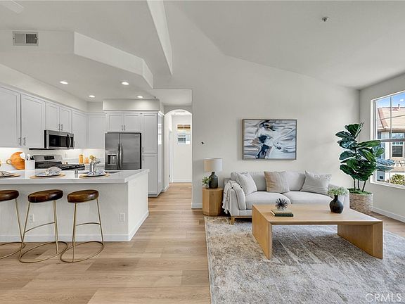 5th image of 402 Bay Berry Pl