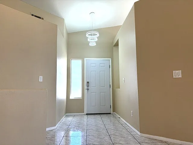 4 bed, 2010 sqft, $2,700 — Photo 3