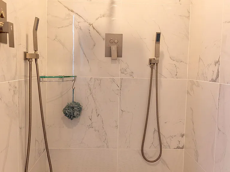 Walk in curbless master shower