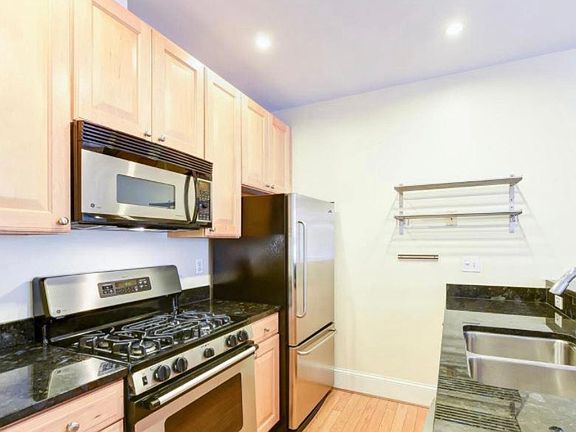 4th image of 1425 21st St NW APT 101