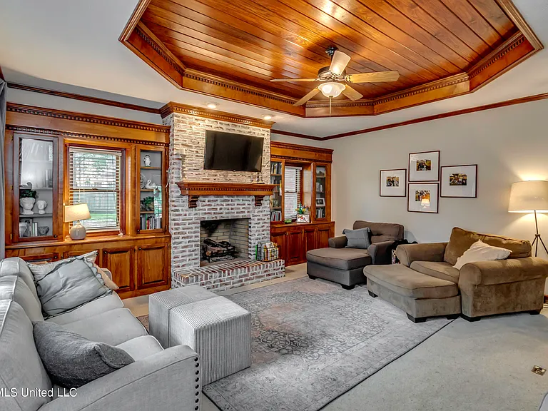 214 Ramblewood Dr — Photo 12