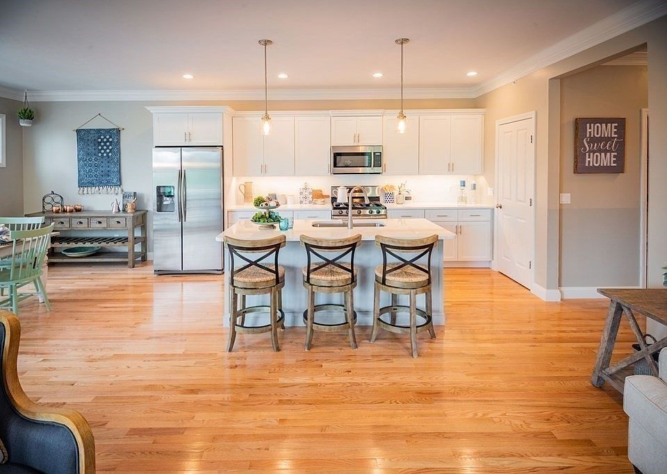 1st image of 18 Hazelnut Ave