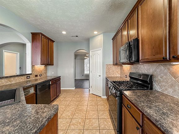 5th image of 8222 Hardy Elm St