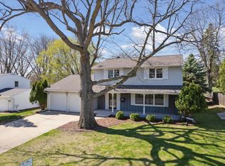 957 Myrtle Ln, Green Bay, WI 54304