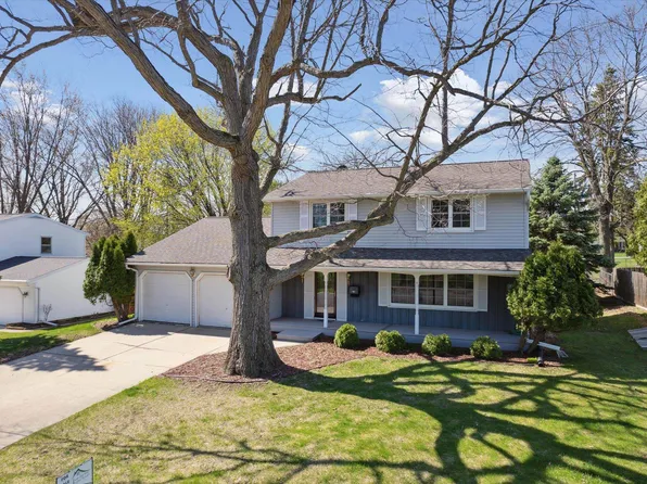 957 Myrtle Ln, Green Bay, WI 54304