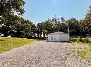 1706 County Highway 13, Xenia, IL 62899