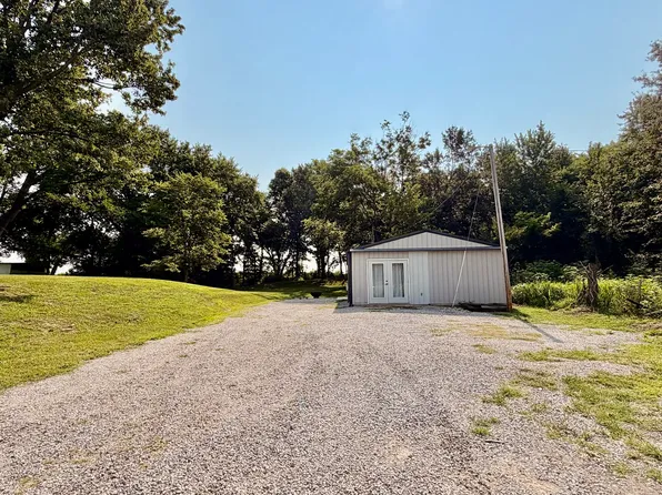 1706 County Highway 13, Xenia, IL 62899