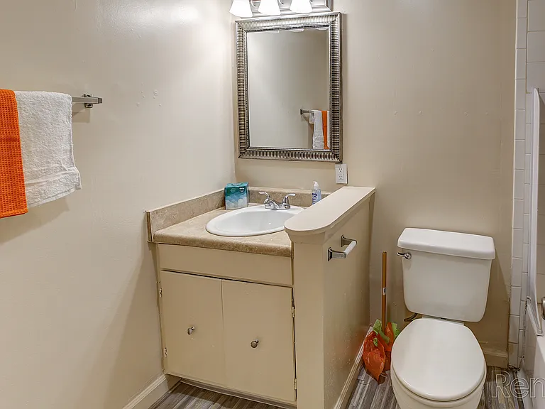 Glenview Apartments — Photo 118