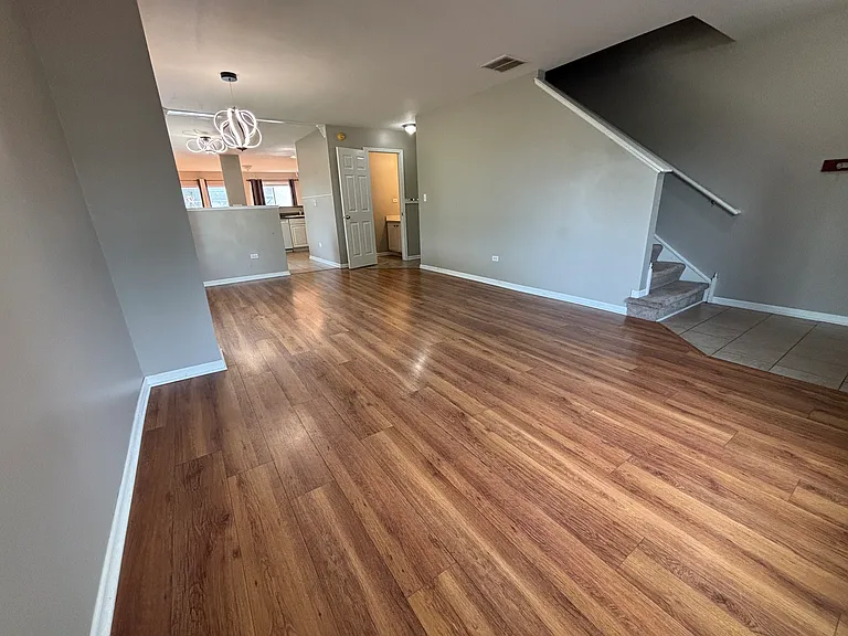 2477 Hillsboro Ln — Photo 4