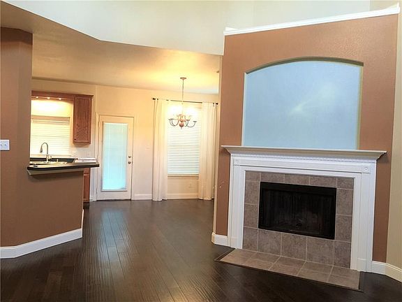 4th image of 1486 Providence Blvd