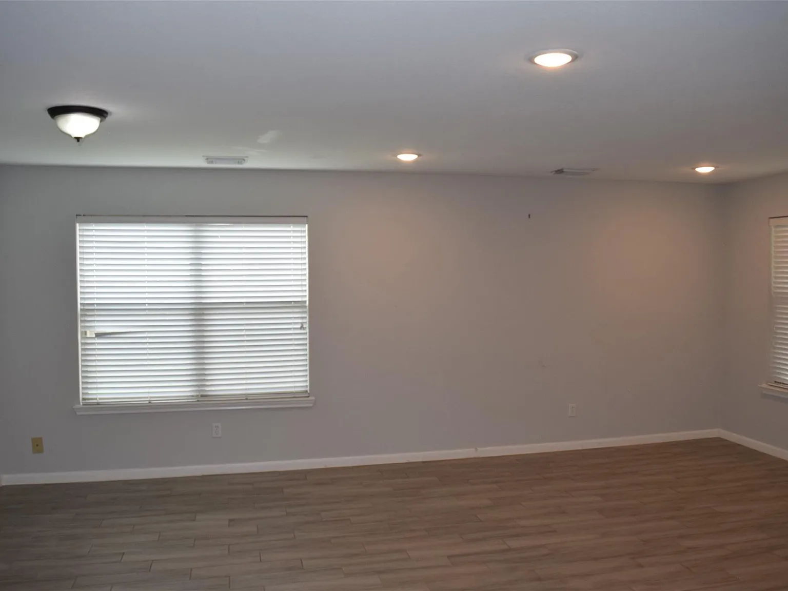 4 bed, 2.5 bath, 2976 sqft, $2,350 — Photo 3